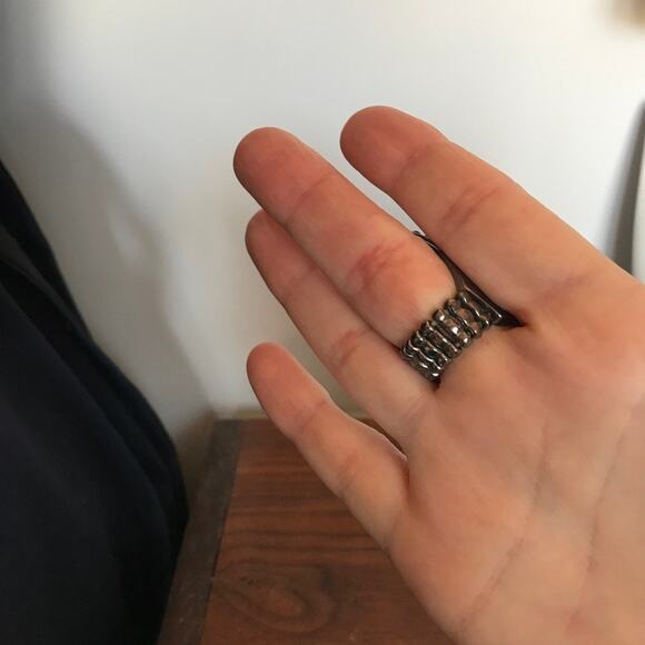 Massive bling bling gray black rhinestone stretchy ring - Picture 7 of 8